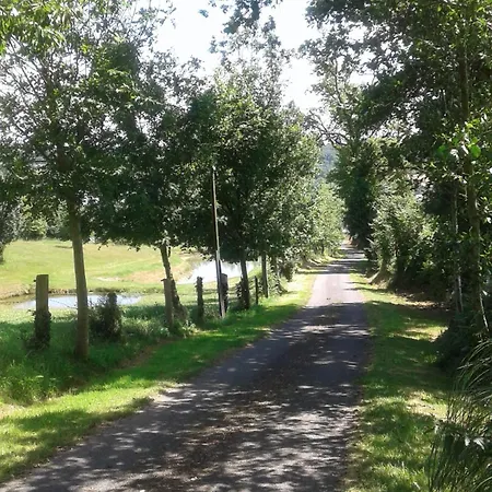 فندق مبيت وإفطار Gite 2 Personnes En Pleine Nature Avec Jacuzzi Prive Et Etang De Peche En Normandie 3*